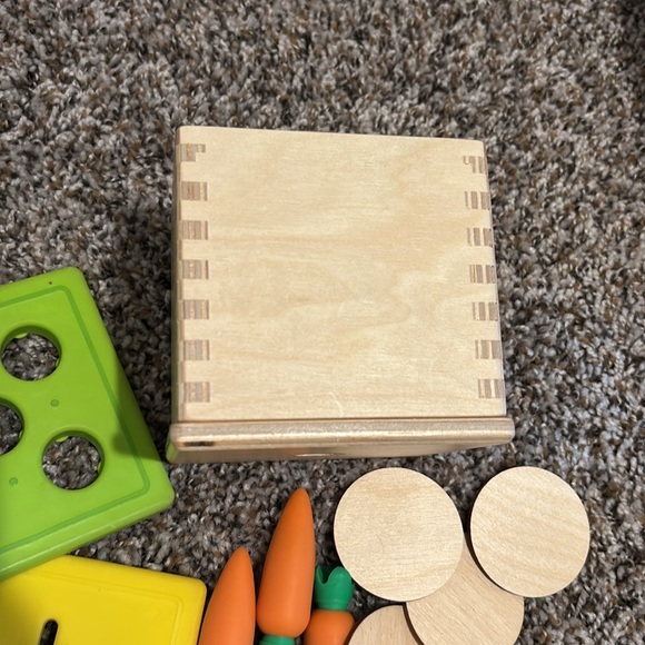 LOVEVERY Coin & Carrot Box - Picture 5 of 6